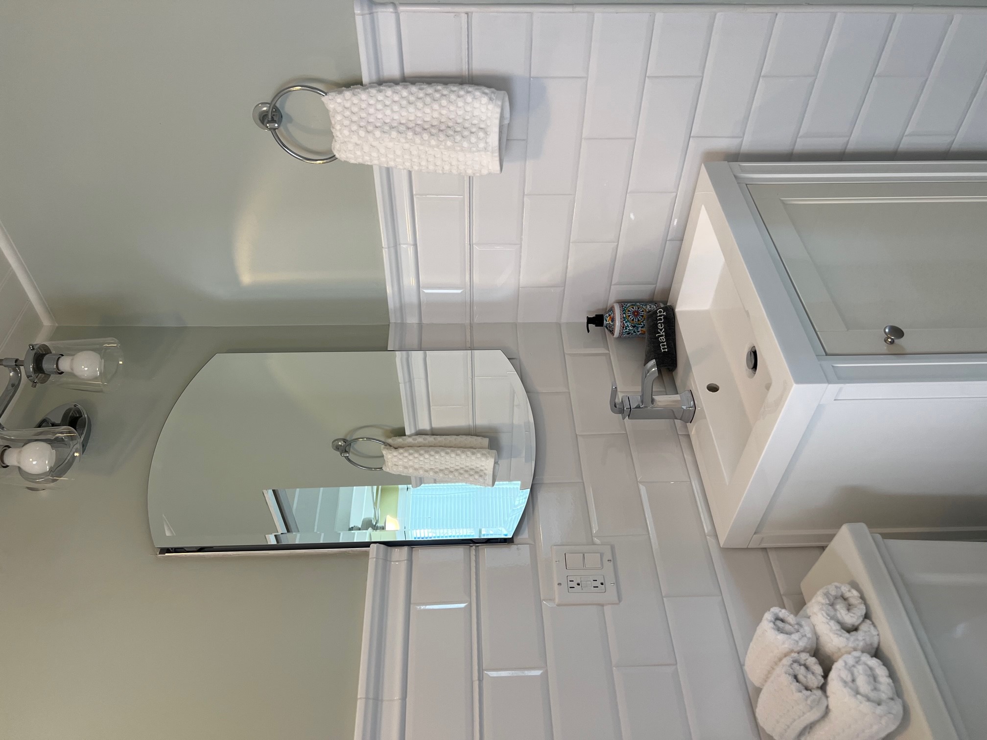 Bathroom vanity